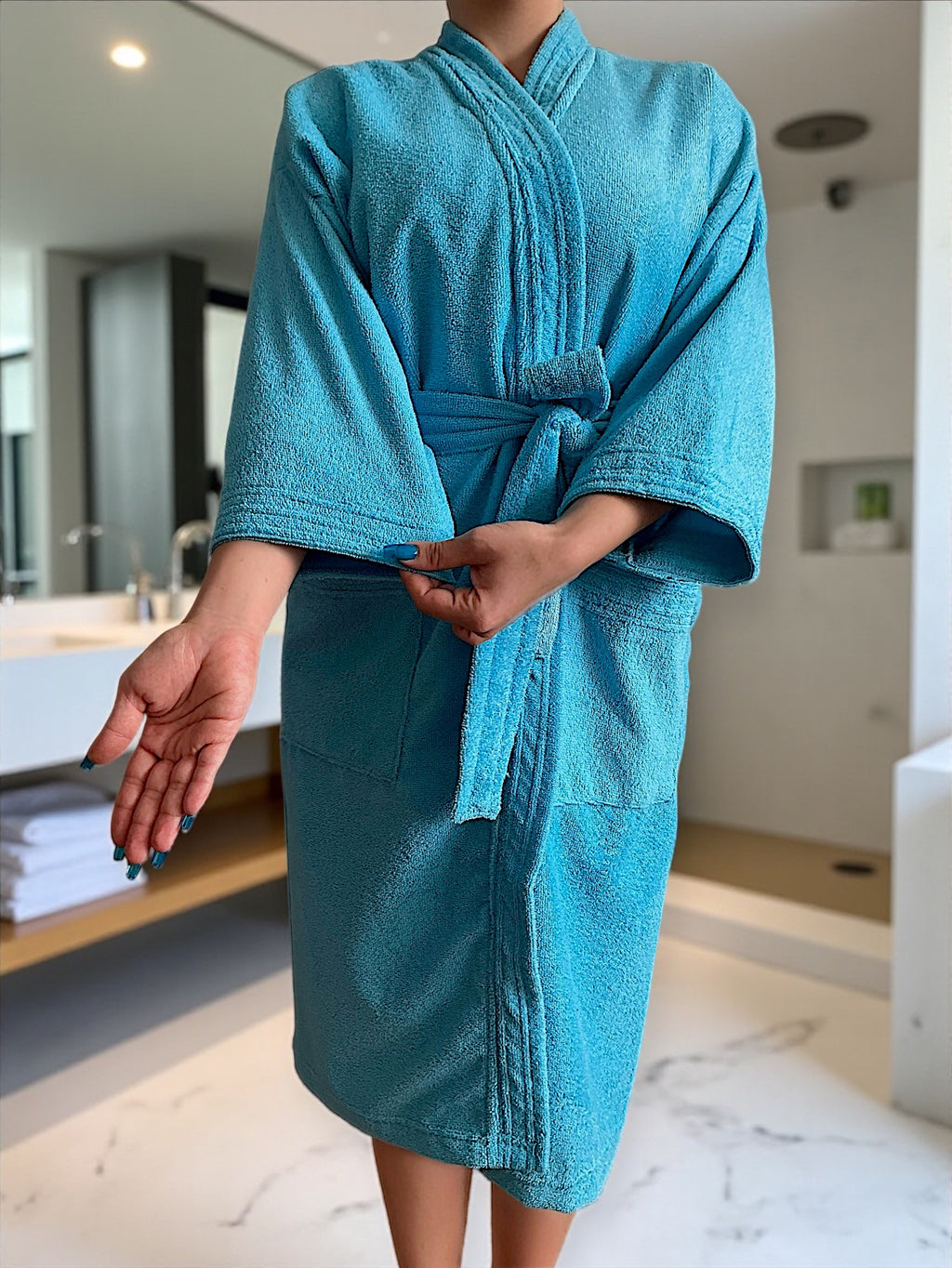 BATA DE BAÑO UNISEX ABSORBENTE BASIC (ALBORNOZ)