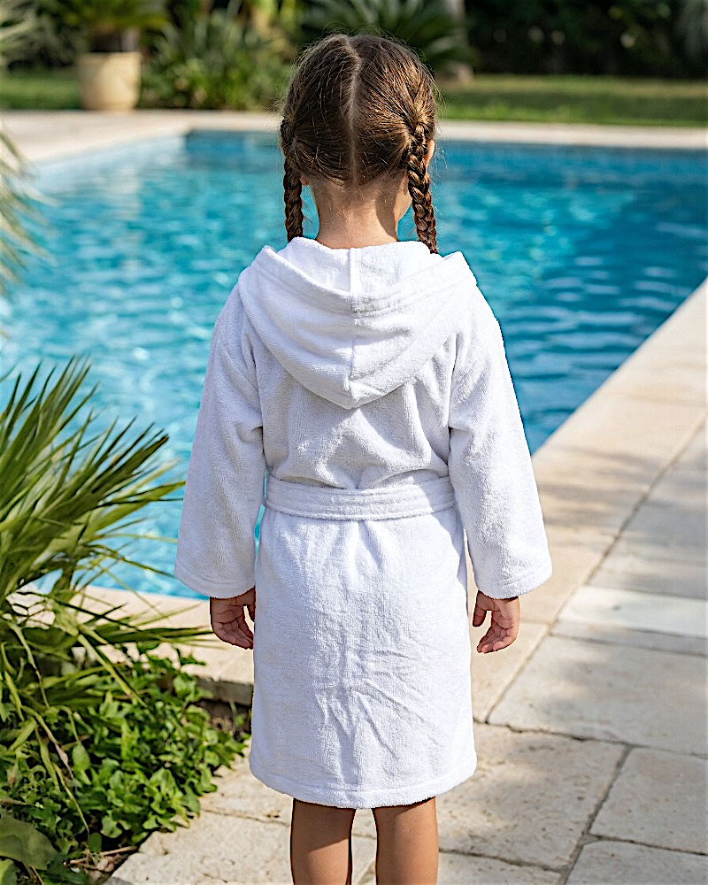 BATA DE BAÑO INFANTIL Y JUVENIL CON CAPUCHA, BOLSILLOS Y CINTA AJUSTABLE